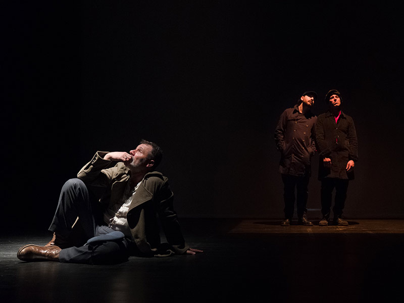 La notte sulle spalle